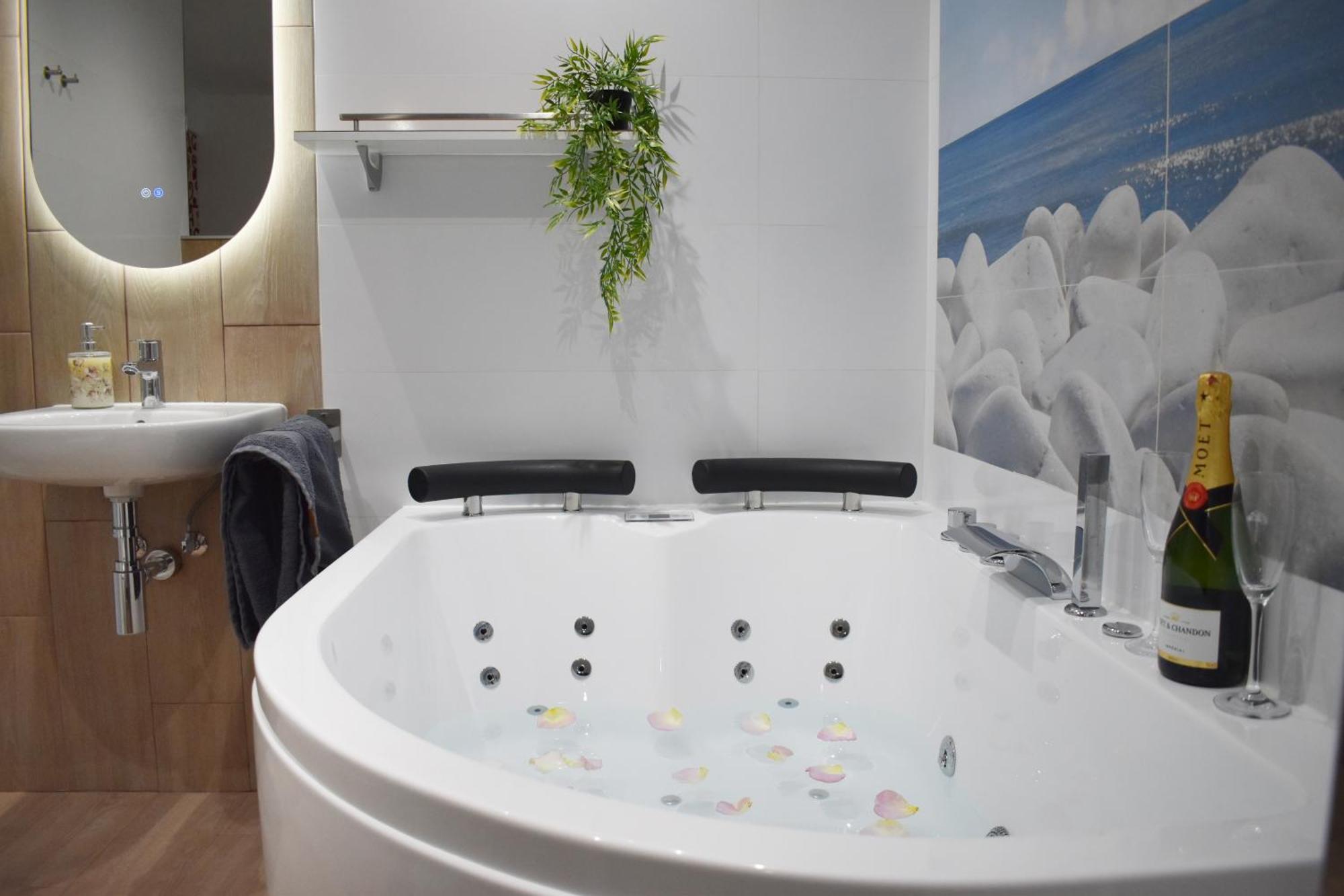 With Jacuzzi En Torremolinos, Garipolo 1 By Namaste Elite * Torremolinos