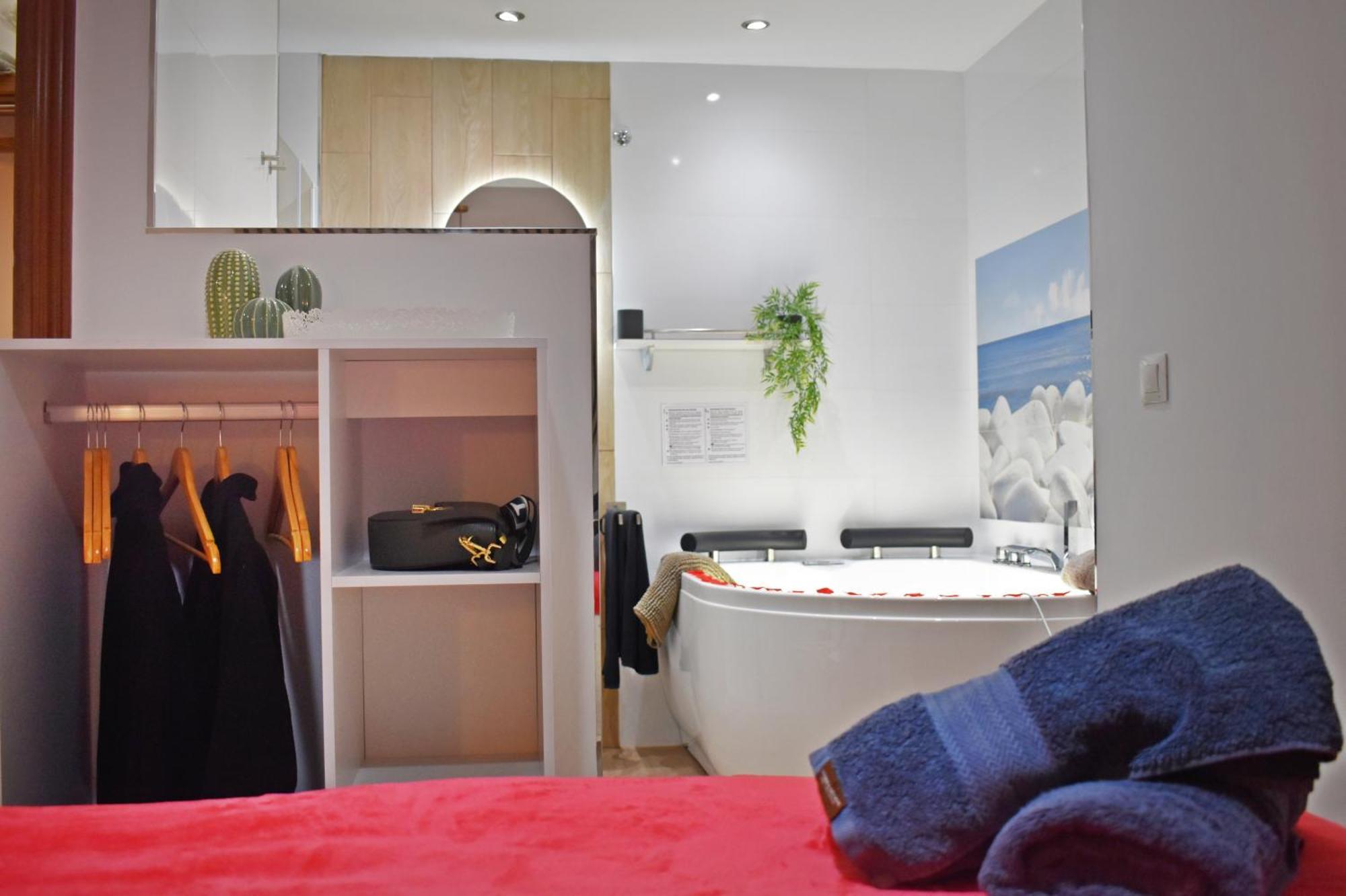 With Jacuzzi En Torremolinos, Garipolo 1 By Namaste Elite Torremolinos